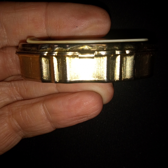 Vintage Ladies Cigarette Holder Pocket Ashtray Old Jewelry Metal Tin - Picture 8 of 9